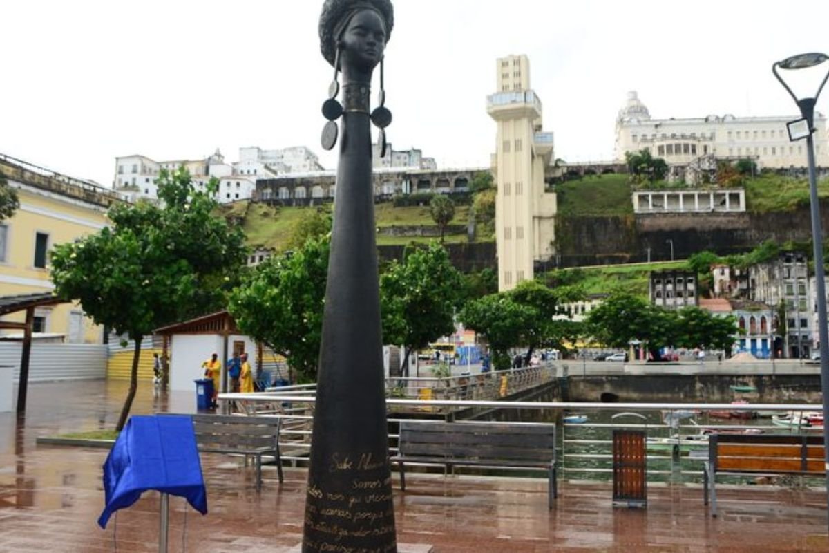 Vereador propõe que praça histórica do Comércio volte a ter nome original