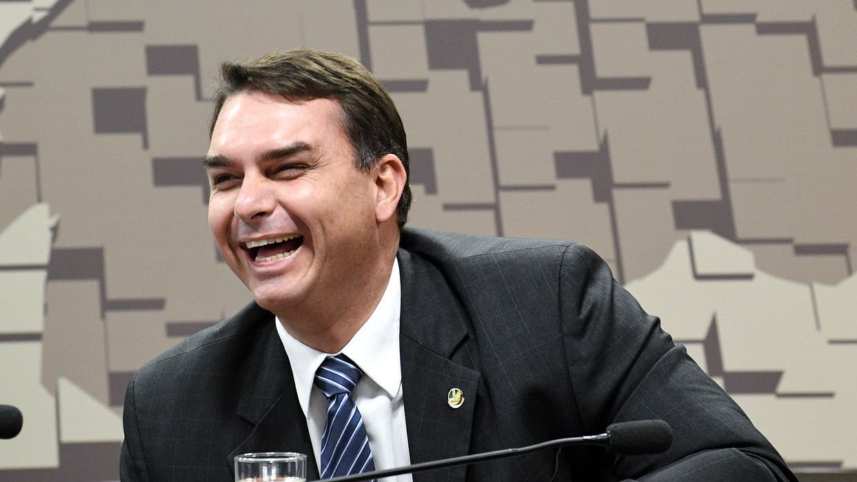 Flávio Bolsonaro recusa escolta e proteção da PF e cita risco de policiais infiltrados em campanha