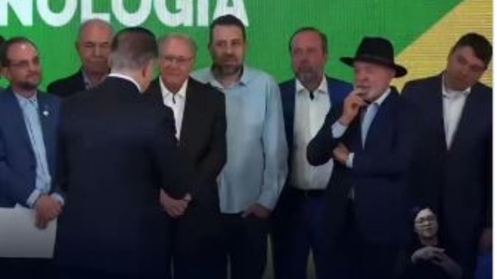 Lula interrompe fala de CEO da JBS em evento: "Fale olhando pra lá"