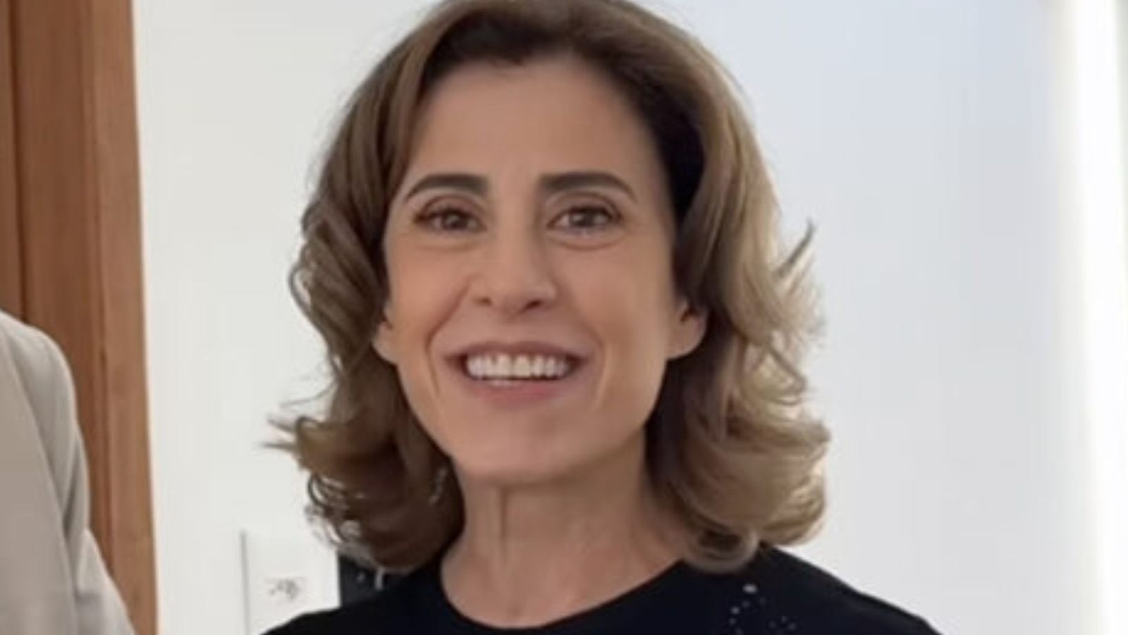 Fernanda Torres revela convite e expõe bastidores de contratos milionários com bets