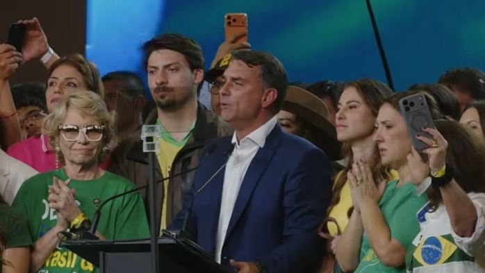 Flopou? Ausências chamam atenção em convenção de Flávio Bolsonaro
