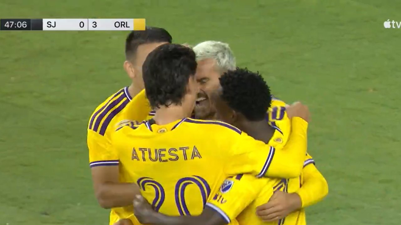 Campeão da Copa do Mundo estreia com gol em novo clube e ajuda na quebra de recorde