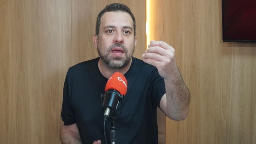 Boulos se esquiva sobre racha no PSOL e diz que foco é ajudar na campanha de Lula