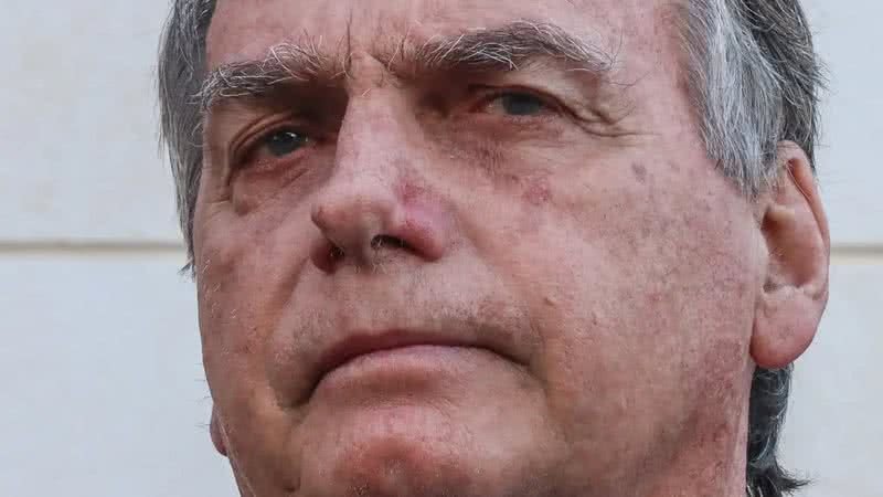 Defesa de Bolsonaro pede que STF reveja proibição de visitas de Flávio