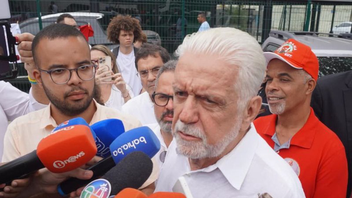 Jaques Wagner diz estar tranquilo sobre investigações e afirma que “história de cada um” será julgada nas urnas