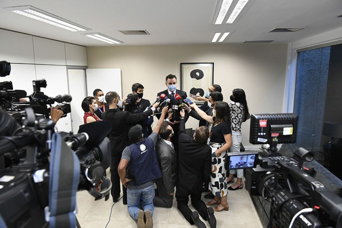 Deputado baiano propõe aposentadoria especial para jornalista e profissionais da comunicação