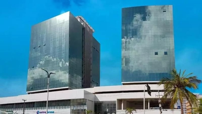 Justiça manda demolir andares de prédio de luxo e condena construtora e prefeitura a pagar R$ 500 mil de multa