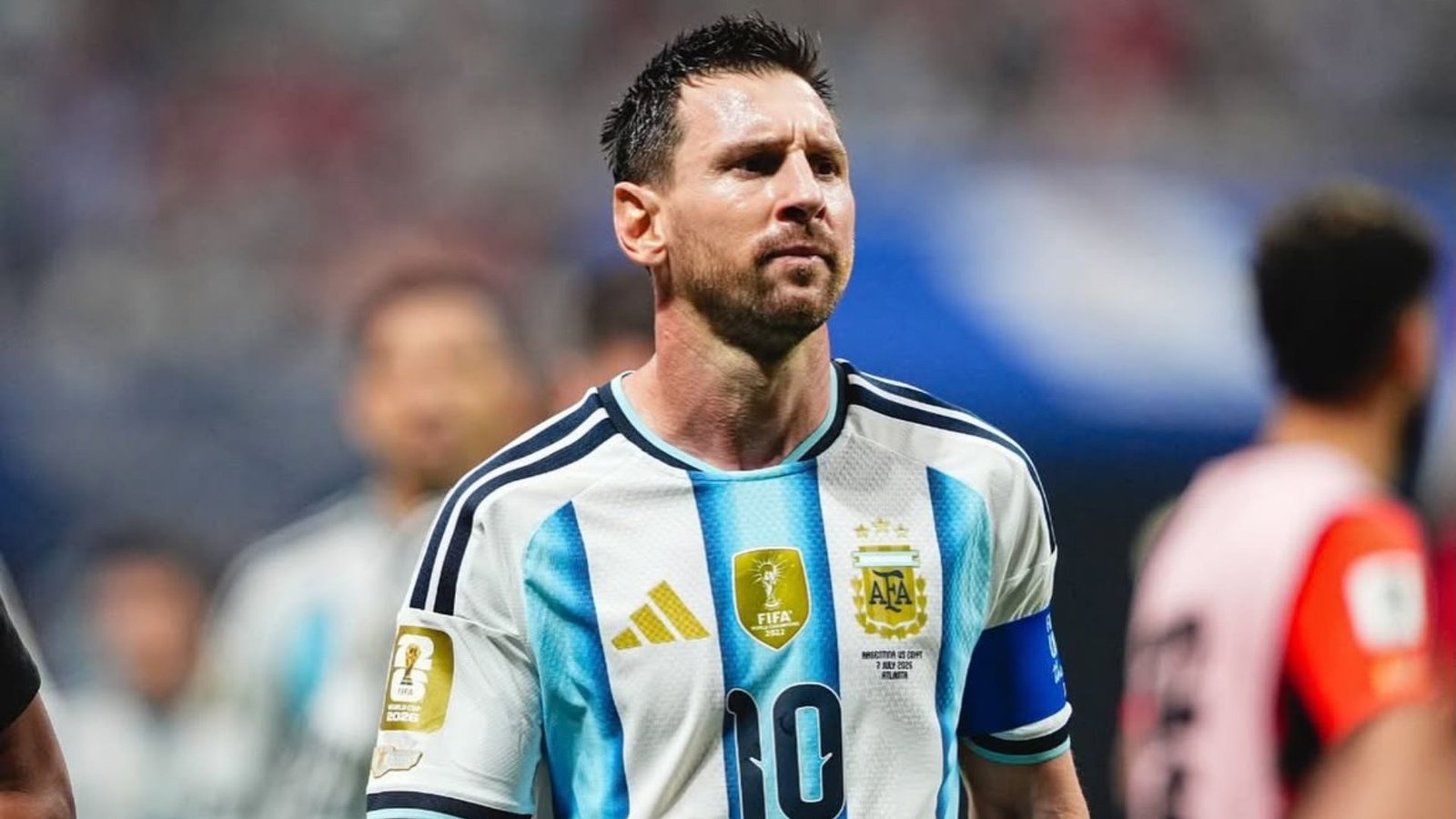 Messi é racista? Internautas reacendem debate sobre silêncio do craque após casos de discriminação cometidos por argentinos