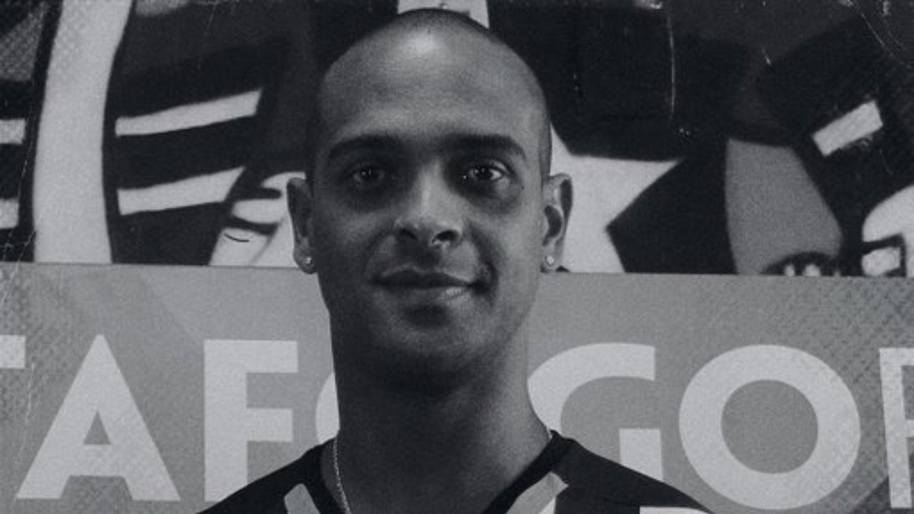 Ex-jogador do Botafogo morre após queda de muro em forte ventania no Rio de Janeiro