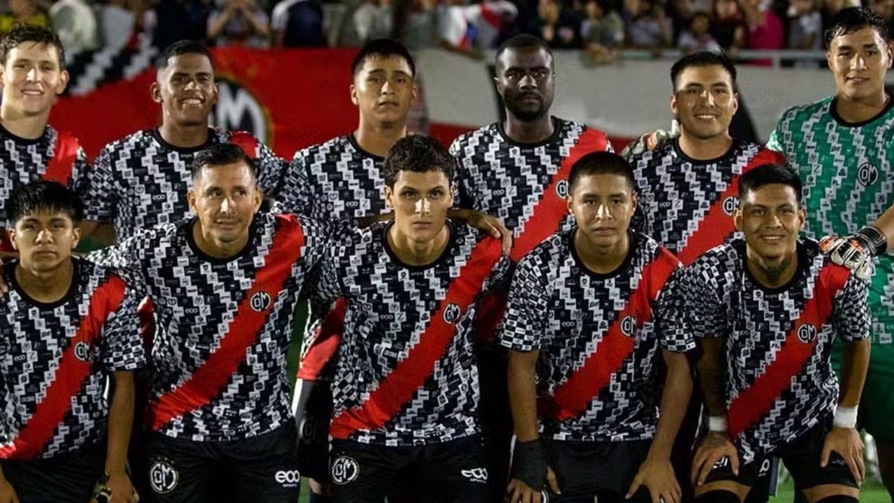 Desespero? Clube coloca mil patrocinadores na camisa para tentar superar enorme crise financeira