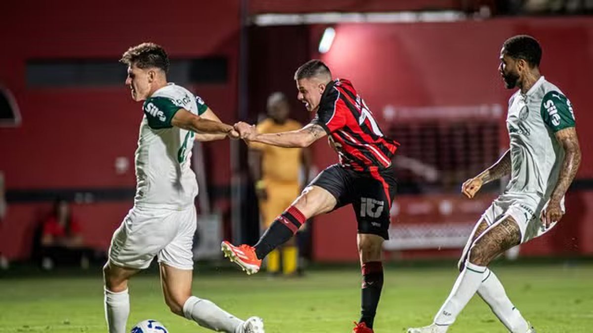 Vitória x Palmeiras: onde assistir, arbitragem e prováveis escalações do confronto da 21ª rodada do Brasileirão