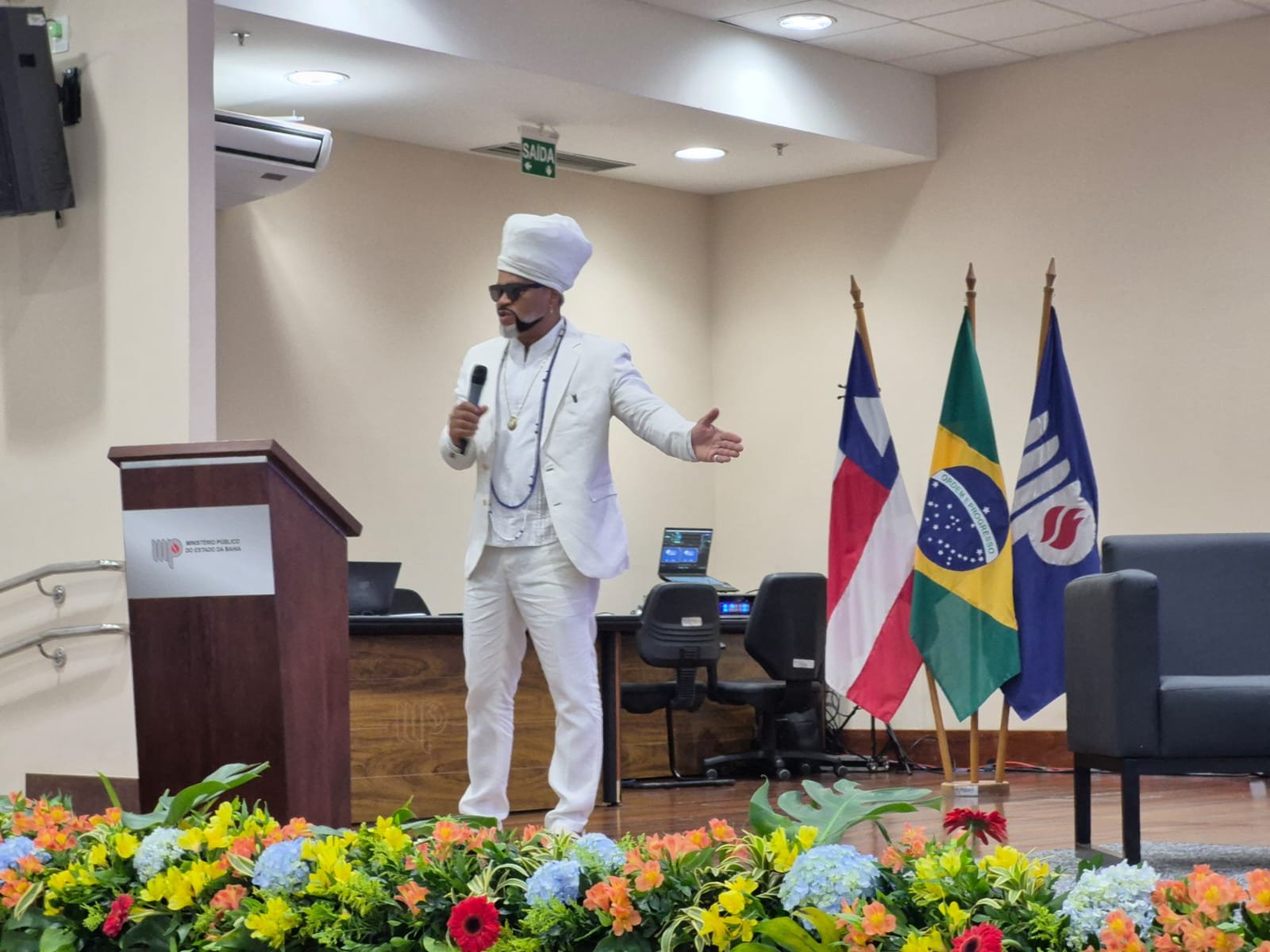 "Trabalhamos 365 dias para entregar sete de Carnaval", critica Carlinhos Brown ao defender sustentabilidade do terceiro setor na Bahia