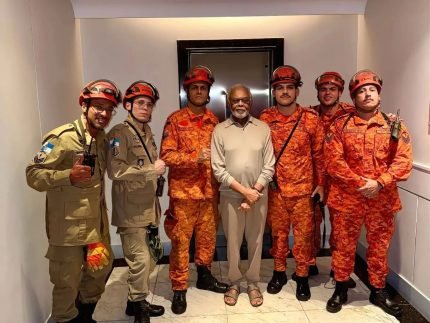 Gilberto Gil passa por susto em elevador e é socorrido por bombeiros no Rio