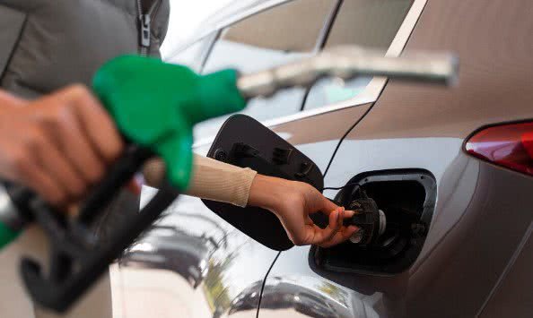Nova gasolina com mais etanol começa a valer neste sábado (1º); saiba quais veículos exigem mais atenção