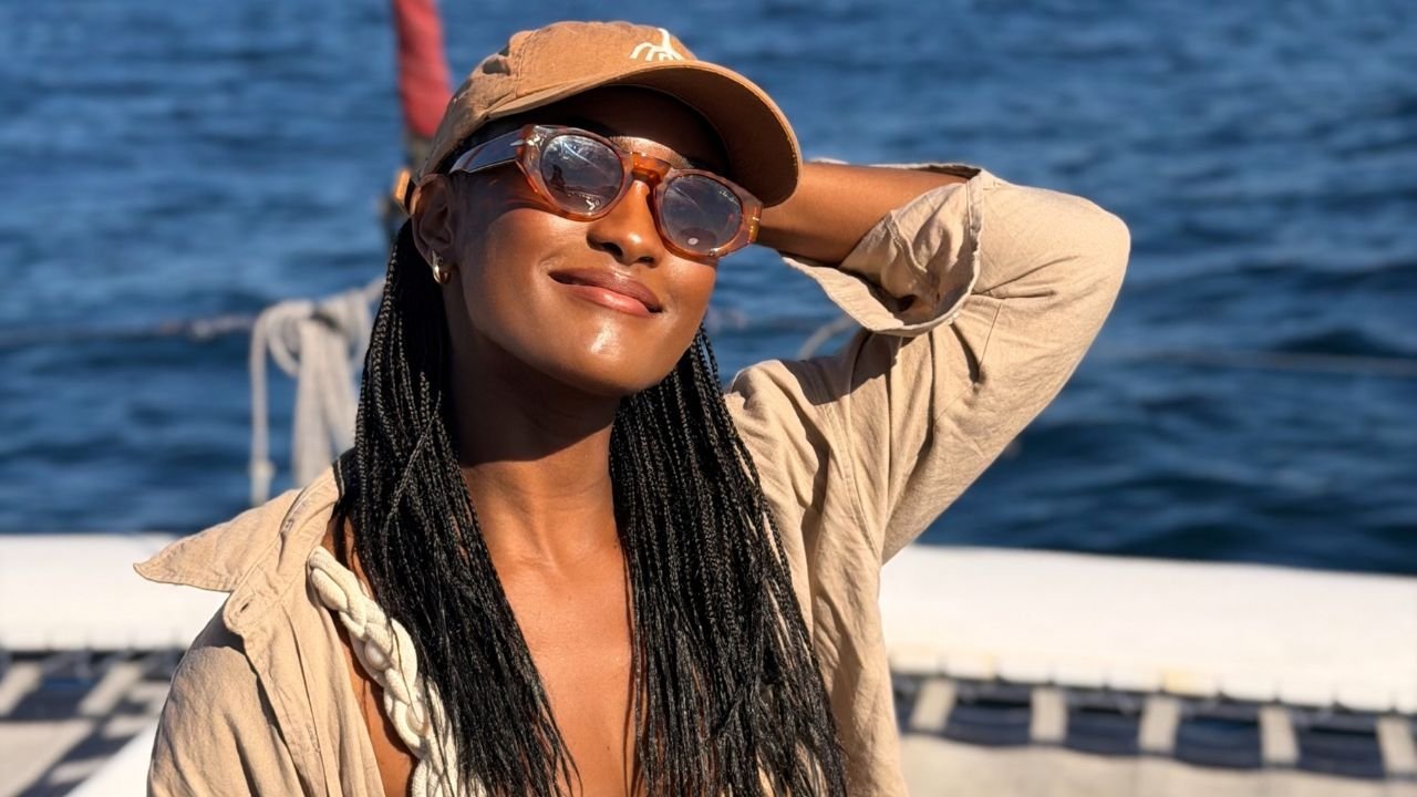 Após término polêmico, Erika Januza faz passeio de veleiro para ver baleias: "Experiência renovadora"