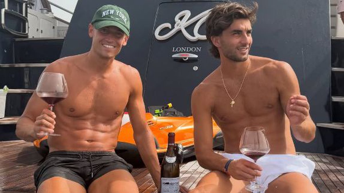 Campeão do Mundo rebate comentários homofóbicos e repercussão de fotos com companheiro de seleção: “Não há nada mais masculino”